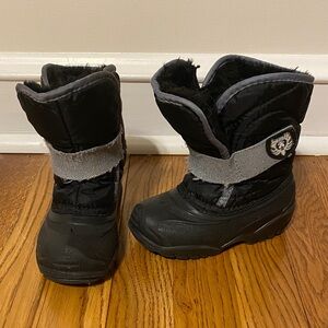 Kamik Black and Gray Kids Snow Boots size 8 (GUC)